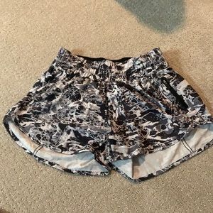 LULULEMON SIZE 8 SHORTS NEVER WORN